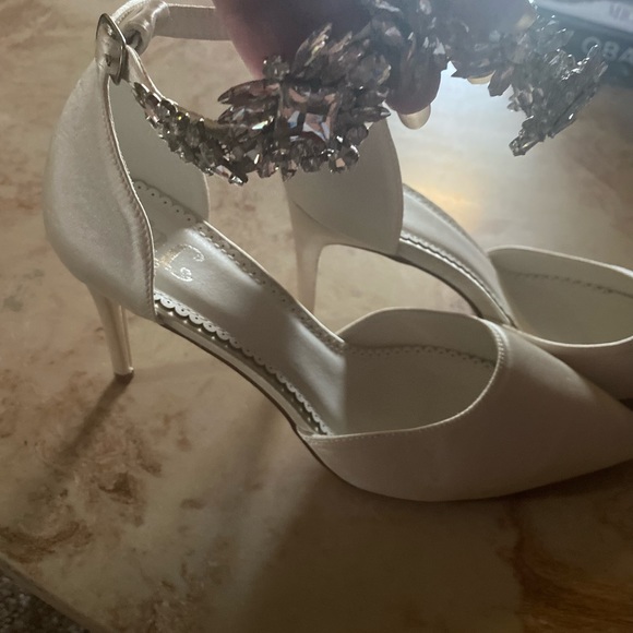 Stylish Dressy “off - white” heel with BLING strap - Picture 3 of 5